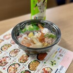 魚丼 - 料理写真:160番！大漁盛り丼♫伊藤園さんとのツーショット！！