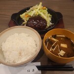 仔うま食堂 - ハンバーグ焼きセット