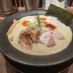 小麦の麺神 - 名物．大阪鶏白湯special