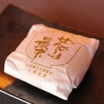 いなほ製菓 - ぜんざいもなか。　1つから買えます。150円也