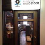 WOODSTOCK - レコード屋で美味しい珈琲やお酒が楽しめます。