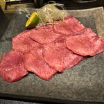 焼肉 神宮 - 黒毛和牛極上生タン塩　2,948円
