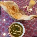 インディアンダイニング カルカ - ほうれん草チキンのカレーセット1000円