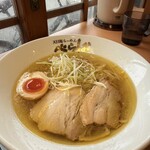 泡系しおとんこつラーメン べらしお - 
