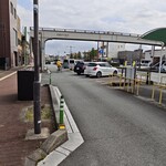 しお中華そば 小田や - しんみち駐車場は、停めるとおじさんが自転車で来てくれる。