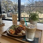 Vegetate - 料理写真:タコライスとカフェラテ