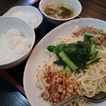 天然居 - 汁なし担々麺の定食！(混ぜ前)