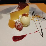 蔵のビストロ いち井 - バスクチーズケーキ、リンゴのコンポート