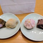 大岡屋製菓舗 - さくら餅　と　うぐいす餅　と　練切（梅）　と　村雨巻