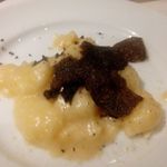 オステリア・トット - きたあかりのニョッキ　バターソース黒トリュフがけ。