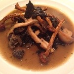 ヴェルジュ - ブリュゴール産エスカルゴと木の子煮込み