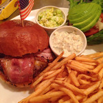 サニーダイナー - アボカドベーコンタルタルバーガー