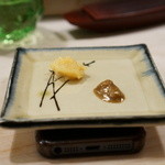 寿司 いずみ - 左が鮎の白子と真子で作った”こうるか”、右下は鮎の肝臓で作った”にがうるか”