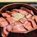 最飛Hidagyu Shabusukiya 馬喰一代 名古屋WEST - 【限定20食】馬喰ひつまぶし御膳 (一品／自家製豆富／サラダ／飛騨牛ひつまぶし／香の物／味噌汁／デザート) 3126円