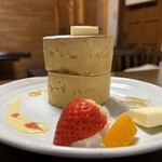 フランセ - ケーキ屋さんの厚焼きホットケーキ（サイドから）