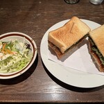 ロンド - チキンかつのチーズサンド¥650