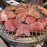炭火焼肉 牛族 - 