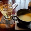 プレスカフェ - 大きなプリンとリンゴジュース