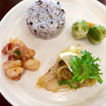 キッサコ - 芽キャベツは、本当にゴルゴンゾーラソースがかかってるのだろうか？チョット味薄いカモ？！
      舌平目の上にのってる青物って何？わさび菜？それとも...？