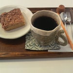 アトリエとも - コーヒーとケーキのセットで320円