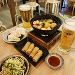 台湾酒場 台北餃子館 - マーラー湯、干し豆腐とキュウリの和え物、揚げ春巻き