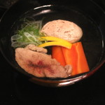 瓢亭 - 煮物椀　（鴨肉 と 鴨真薯）　(2015/01)