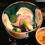 瓢亭 - 向付　（細切りにした昆布〆の鯛）　(2015/01)