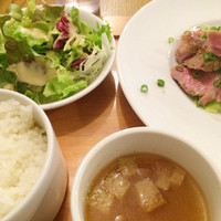 ブラチェリア バーヴァ - とことん豚肩ロースの西京漬け炭火焼き 950円
                スープはオニオンコンソメ