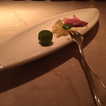 バー・アドニス - チャームのオリーブとチーズと鴨ロースト