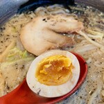 味噌らーめん 十味や - 味玉断面