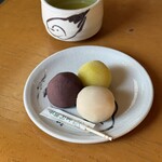 言問団子 - 串に刺していないお団子