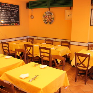 イタリアを感じて頂ける店内