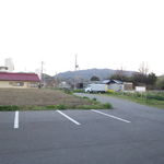 ありい亭 - 右の奥へ続いている道が大通りに続いている道です。