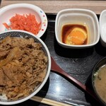 吉野家 - 料理写真:牛丼 並玉味噌汁 ¥498 、 ¥118 、 ¥96