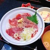 魚屋の台所 下の一色 - まかない丼のアップです。この日は初ガツオでした