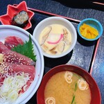 魚屋の台所 下の一色 - 茶碗蒸しや煮物もついています