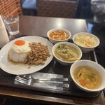 渋谷 ガパオ食堂 - 