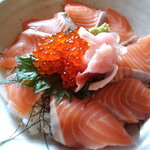 旬彩美酒　小町庭 - 鮭・いくら丼アップ