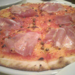 サウザンシーズン - 生ハムの乗ったピザ