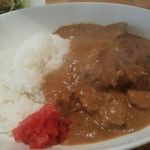 お芋のカレーライス（サラダ付で864円）が絶品