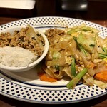 ASIAN RESTAURANT BASIL 丸之內Palace大樓店 - 炒米粉與九層塔炒肉的套餐
