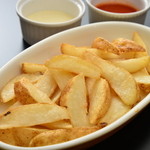 Kitchen HOORAI - ポテトフライ・・・アンチョビクリームソースとチリトマトソースをディップ