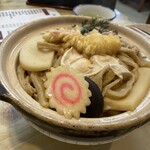 一茶宮代 - そして鍋焼き蕎麦！なるとがいいね！汁含みがよくいろのついた玉子、旨い