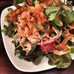 マラッカバー - 蒸し鶏のサラダピーナッツドレッシング