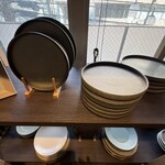 食と器 いその食器店 - 私が最後まで購入を悩んだ素敵なお皿(〃∀〃)
前菜にもケーキにも合いそうな可愛い器、いつかお迎えしたいな……。ちなみにお値段5000円ぐらい、2枚は欲しいなー(^◇^;)