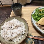 食と器 いその食器店 - ミニスープは、なんと**隠し味に「甘酒」**が使われているそう。野菜の甘みと発酵の優しいコクが合わさって、驚くほど美味しかったです。
