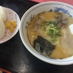 松葉軒 - ラーメン（550円とおにぎり（170円）