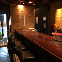 御肉 平川 - カウンターは８席です。
