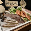 サロス．ナイトマルシェ - 入り口すぐに、本日のオススメ食材の紹介！