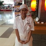 MARUGAME SEIMEN - 呼び出しもするフロア小町さん。よく撮ってくださいねー、だって。